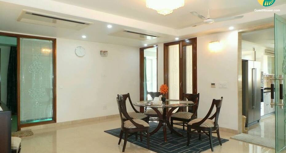 a well maintain 3 bedroom apartment, New Delhi 3